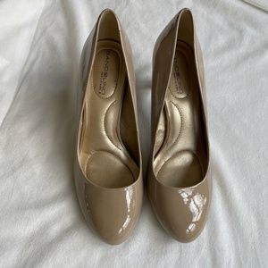 Nude Pumps
